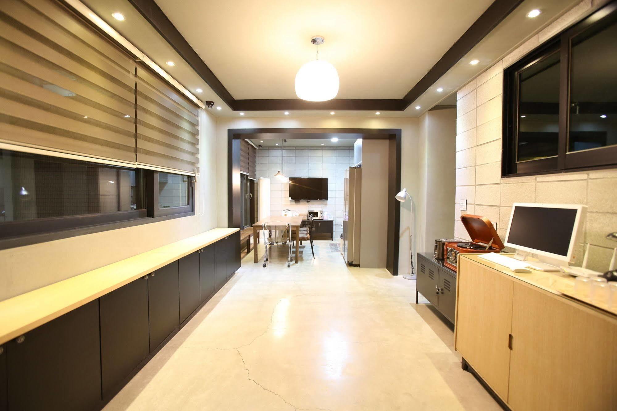 24 Guesthouse Garosugil - Gangnam โซล ภายนอก รูปภาพ